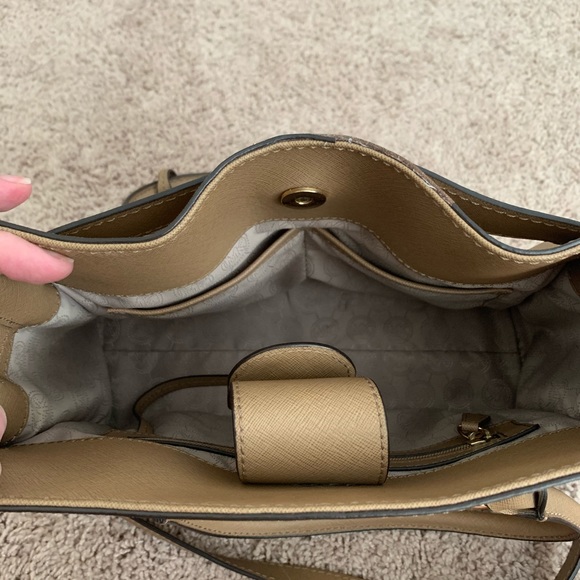 Michael Kors Hamilton Saffiano Leather Medium Satchel - Picture 6 of 8